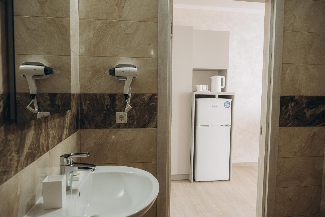 Hotel Три Слона Zatoka Zewnętrze zdjęcie