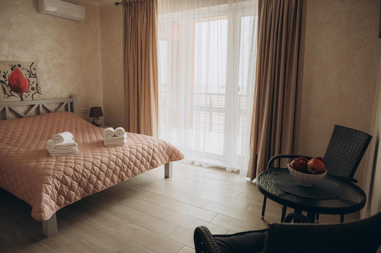Hotel Три Слона Zatoka Zewnętrze zdjęcie