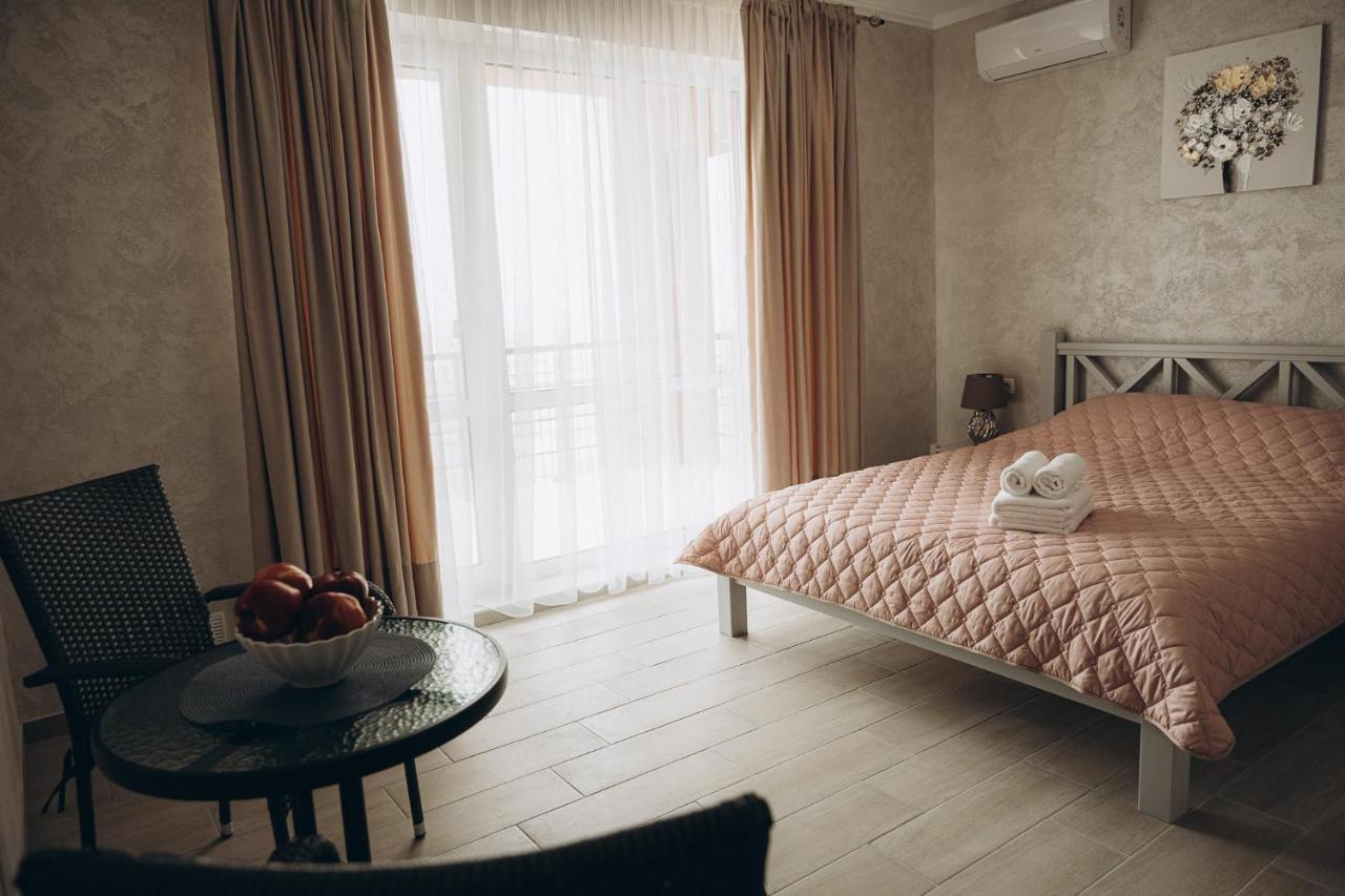 Hotel Три Слона Zatoka Zewnętrze zdjęcie