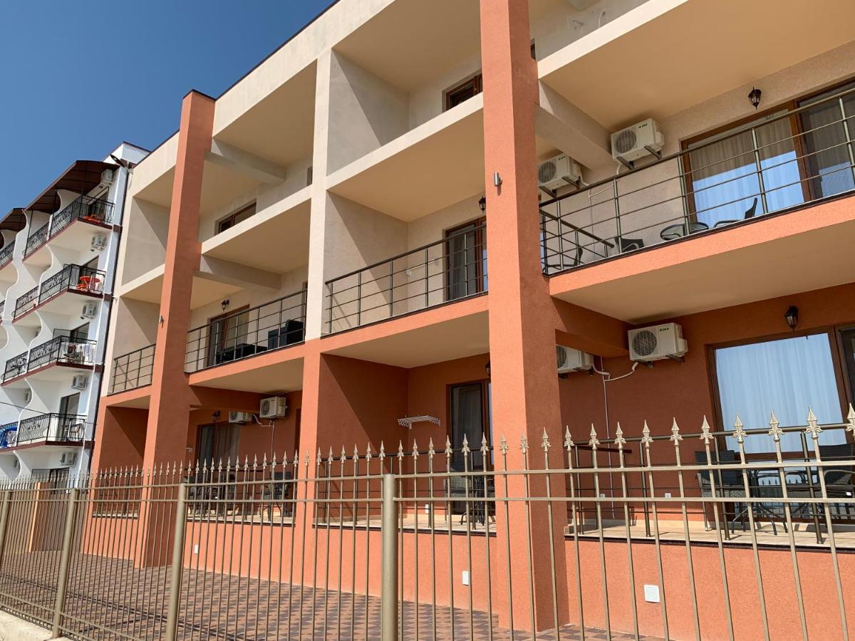 Hotel Три Слона Zatoka Zewnętrze zdjęcie